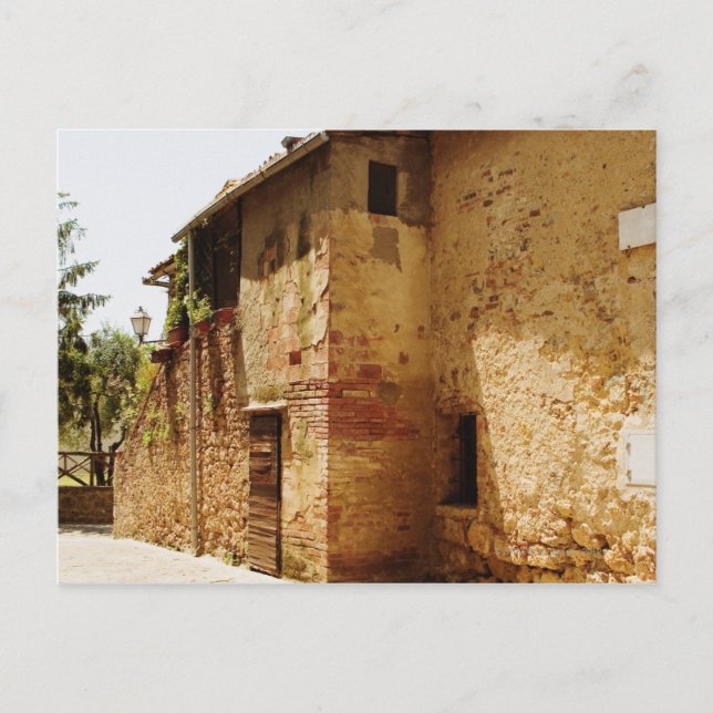 Carte Postale Lanterne montée sur le mur d'un bâtiment, (Devant)