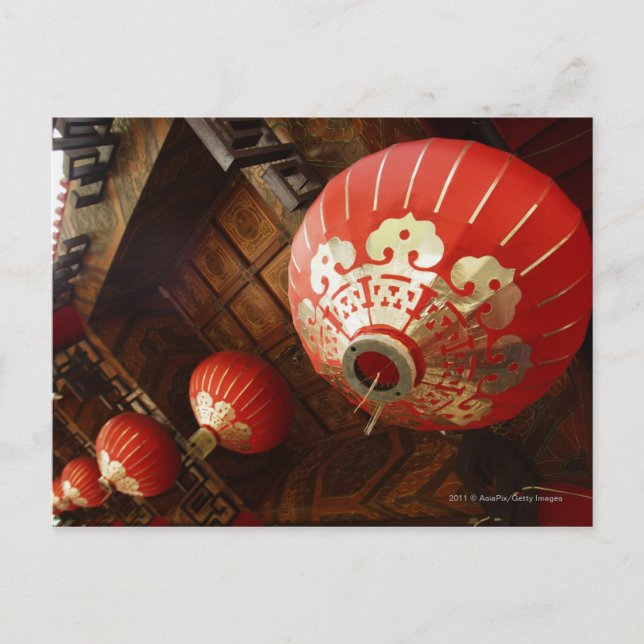 Carte Postale lanternes rouges suspendues au toit du temple (Devant)