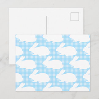Carte Postale Lapins blancs sur motif gingham bleu pastel