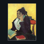Carte Postale L'Arlésienne : Madame Ginoux avec livres<br><div class="desc">L'Arlésienne : Madame Ginoux avec livres Novembre 1888,  Arles. Huile sur toile. Par Vincent Willem van Gogh (1853-1890) Madame Ginoux,  une femme d'Arles,  est resplendissante dans son costume local. L'arrière - plan est un jaune vif. Elle est assise à une table avec deux livres dont un est ouvert.</div>