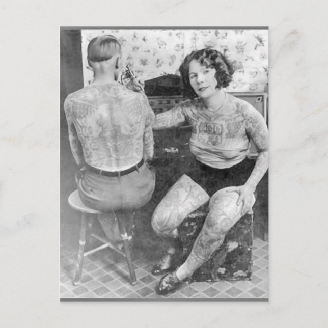 Carte Postale L'artiste de tatouage dame (Devant)
