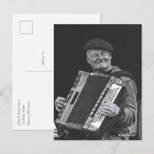 Carte Postale Le bonheur est, Musicien de Paris Art en noir et b