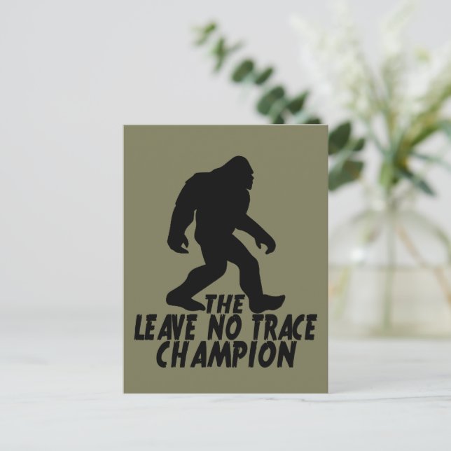 Carte Postale Le champion Leave No Trace drôle Bigfoot (Debout devant)