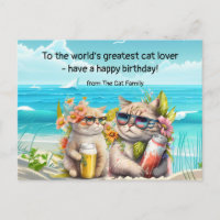 Le chat boit sur la plage d'anniversaire 