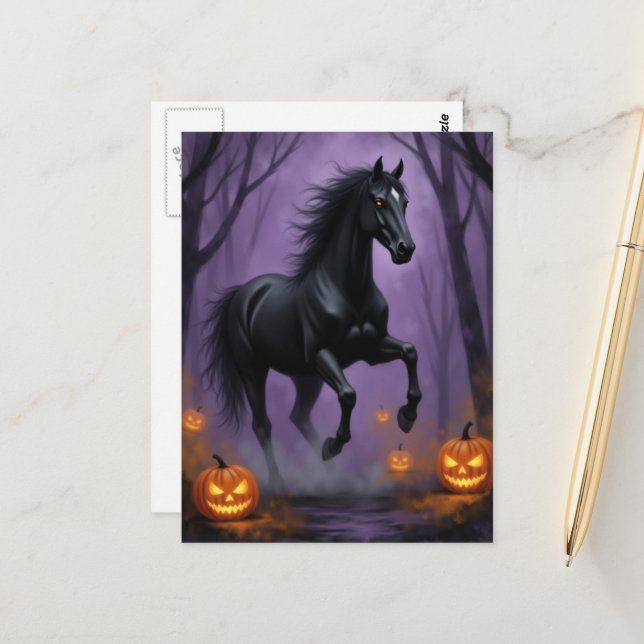 Carte Postale Le cheval noir dans la forêt d'Halloween (Devant/Arrière en situation)
