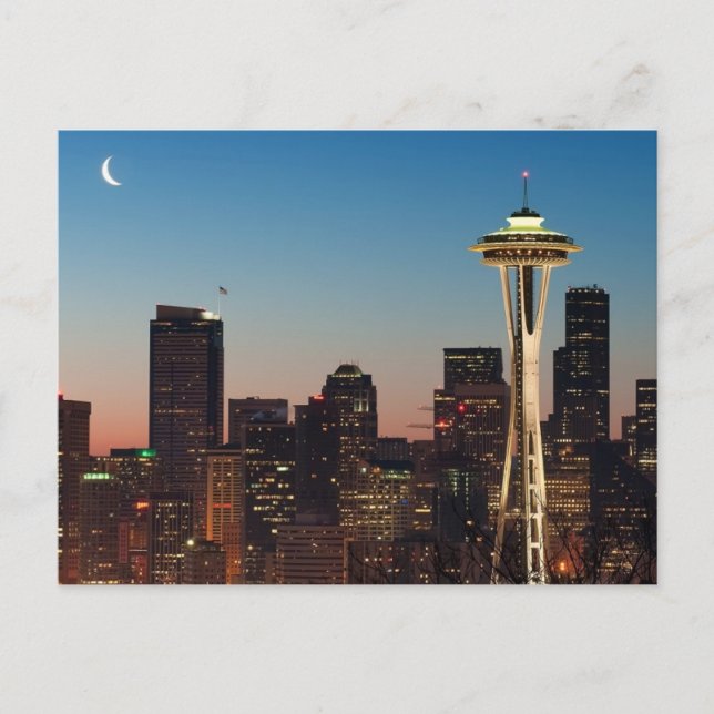 Carte Postale Le drapeau américain vole entre la lune montante (Devant)