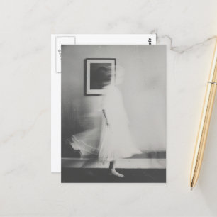 Carte Postale Le fantôme dans le couloir