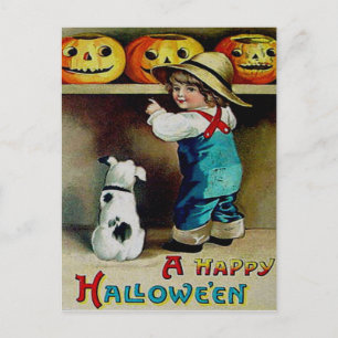 Carte Postale Le garçon et son chien regardent Jack O'Lanterns