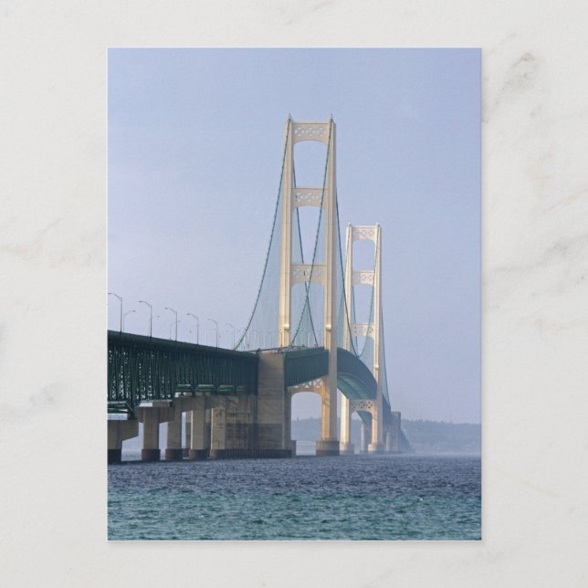 Carte Postale Le pont Mackinac qui s'étend le long du détroit (Devant)