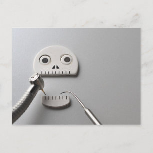 Carte Postale Le squelette où le traitement dentaire est pris