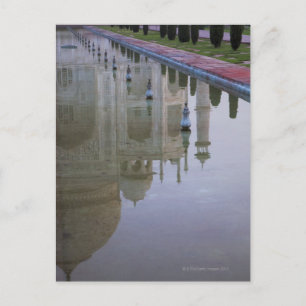 Carte Postale le Taj Mahal parfaitement reflété dans le