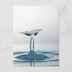 Carte Postale L'eau tombe en collision pour former un parapluie