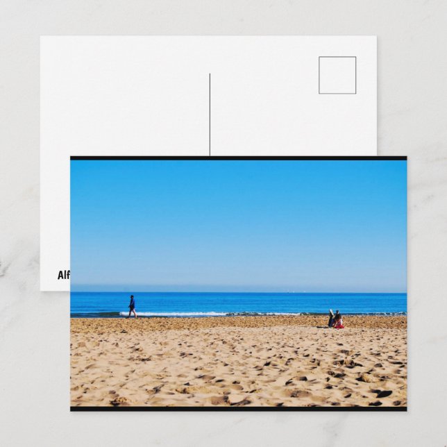 Carte Postale Lecture sur la plage de sable (Devant / Derrière)