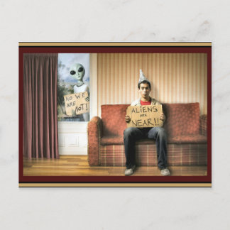 Carte Postale Les Aliens sont proches -