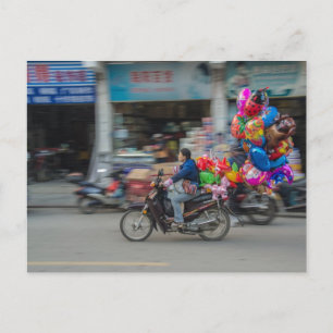 Carte Postale Les ballons chinois au centre de l'attention