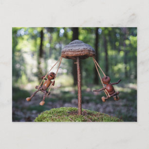 Carte Postale Les elfes d'Acorn jouant sur le carrousel