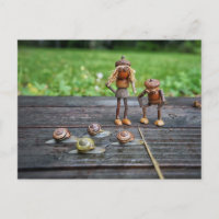 Les elfes d'Acorn regardent les courses d'escargot