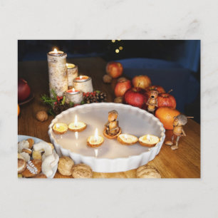 Carte Postale Les elfes de maïs observent les traditions de Noël