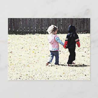 Carte Postale les enfants marchent main dans la main