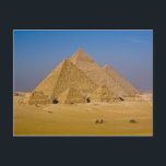 Carte Postale Les grandes pyramides de Gizeh, Egypte<br><div class="desc">Les grandes pyramides de Gizeh, Egypte. Il s'agit du site archéologique le plus connu du monde.Cette nécropole égyptienne antique se compose de la Pyramide de Khufu (connue sous le nom de la Grande Pyramide et de la Pyramide de Cheops), la Pyramide un peu plus petite de Khafre (ou Chephren) à...</div>