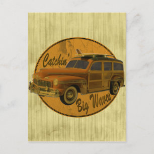 Carte Postale les grandes vagues de catchin dans le woodie se