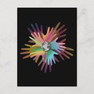 Carte Postale Les mains dans le monde