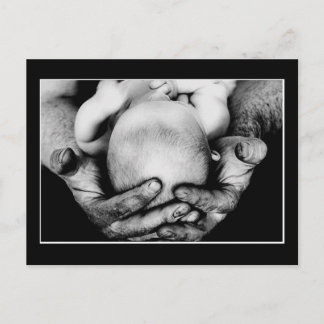 Carte Postale Les mains protectrices et sûres de Papa