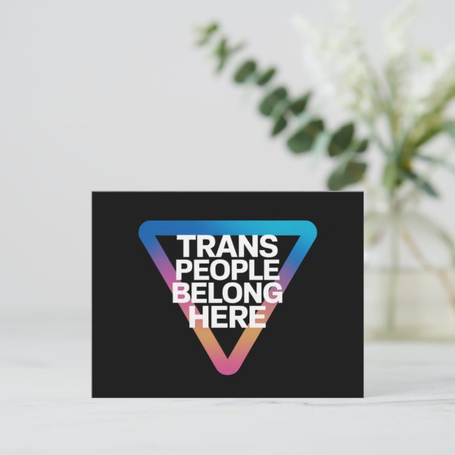 Carte Postale Les personnes trans font partie de la fierté Les d (Debout devant)