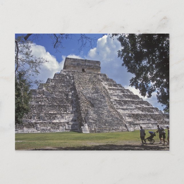 Carte Postale Les touristes passent devant un côté non restauré  (Devant)