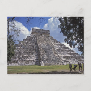 Carte Postale Les touristes traversent un côté non restauré d'El