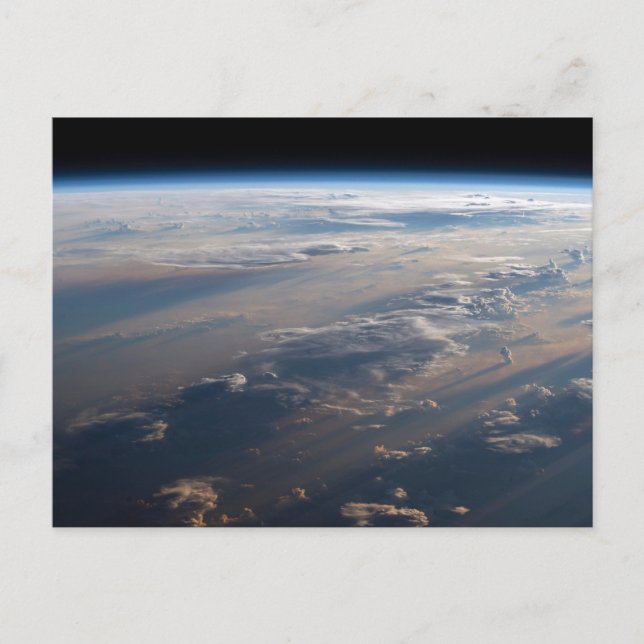 Carte Postale Lever de soleil jette de longues ombres sur la mer (Devant)