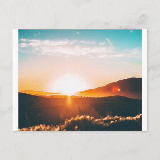 Carte Postale lever de soleil sur une montagne