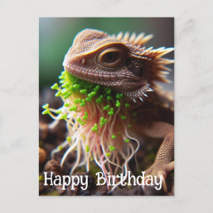 Carte Postale Lézard drôle qui pousse dans le jardin de mousse p
