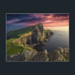 Carte Postale Littoral | Île de Skye, Écosse<br><div class="desc">Cette photo incroyable de Getty Images présente le phare de Neist Point,  île de Skye,  Écosse.</div>
