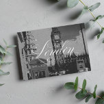 Carte Postale London Landmark Vintage Black White Photo<br><div class="desc">Une photo vintage en noir et blanc de Londres repère de big ben et boîte de téléphone rouge britannique une icône du royaume uni.L'idée cadeau parfait pour n'importe qui en toute occasion</div>
