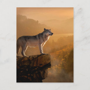 Carte Postale Loup gris debout sur une roche dans la forêt