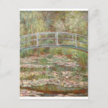 Carte Postale Lys d'eau ~ Monet<br><div class="desc">Passerelle au-dessus de l'étang avec nappes d'eau par Claude Monet. Chef-d'oeuvre floral impressionniste, peinture d'un pont au-dessus d'un étang chargé de nénuphars teintés blanc, rose et jaune et peut-être d'autres fleurs aquatiques peintes par Claude Monet dans le cadre d'une série de douze peintures représentant ce motif de nénuphars. Ce célèbre...</div>