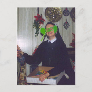 CARTE POSTALE MA SŒUR ADORE LES CADEAUX !