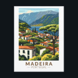 Carte Postale Madeira Portugal Island Travel Art Vintage<br><div class="desc">Conception de déplacement vectoriel rétro Madère. Madère,  une région autonome du Portugal,  est un archipel comprenant 4 îles au large de la côte nord-ouest de l'Afrique. Il est connu pour son vin homonyme et son climat subtropical chaud.</div>