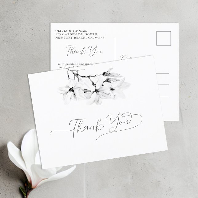 Carte Postale Magnolia Noir Blanc Calligraphie Mariage Merci (Magnolia Wedding Thank You Postcard with Elegant Script Calligraphy and Ample, Feminine Flourishes)