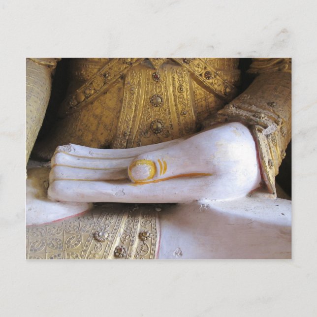 Carte Postale Main Bouddha tenant un petit bouddha (Devant)