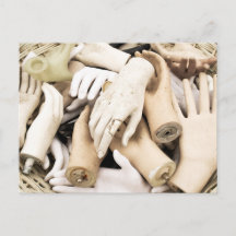 Mains de mannequin au marché aux puces