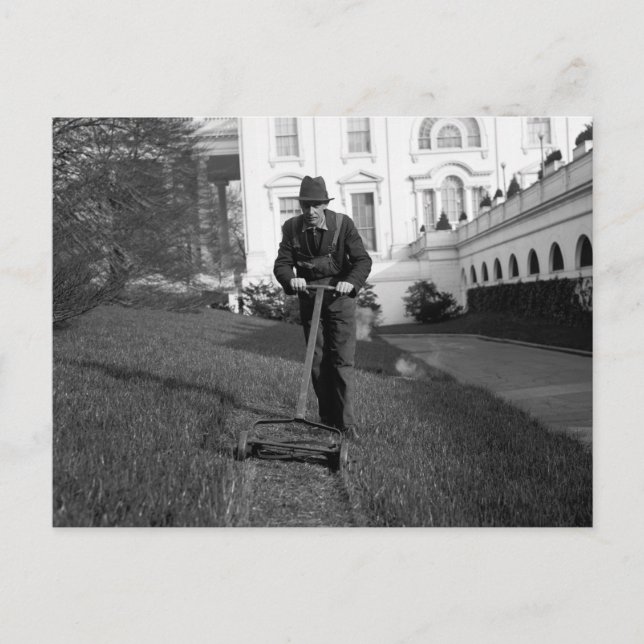 Carte Postale Maison Blanche, pelouse verte, années 1930 (Devant)