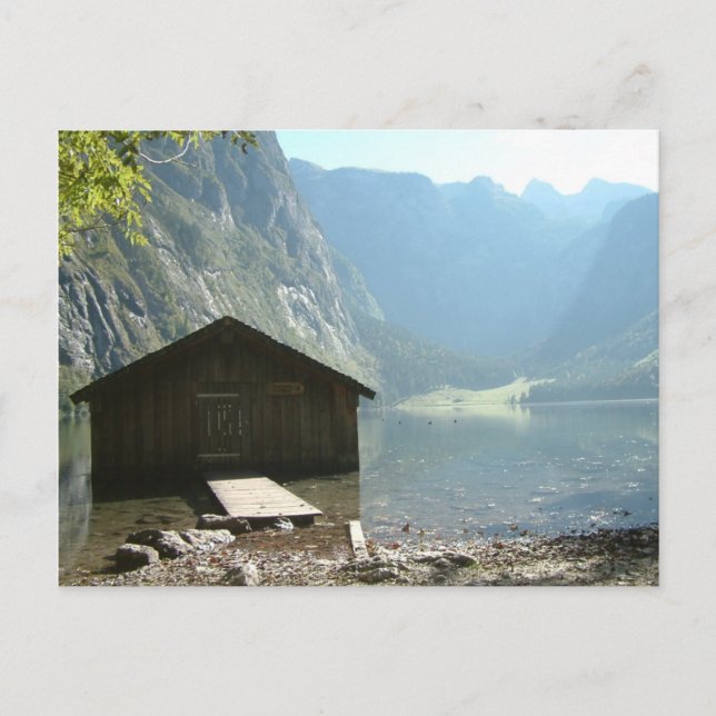 Carte Postale Maison en bois près d'un lac (Devant)
