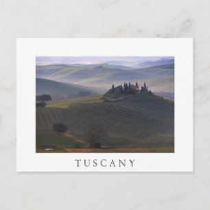 Carte Postale Maison en Toscane dans le matin brouillard blanc c