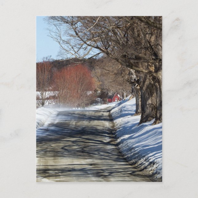 Carte Postale Maison Rouge Sur Une Route De Campagne (Devant)