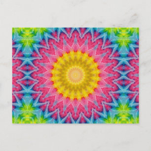 Carte Postale Mandala Tie-Dye Arc-en-Ciel à la Symétrie Vibrante