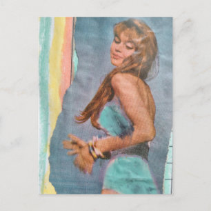 Carte Postale Mannequin de mode Femme en 1957 sur la plage