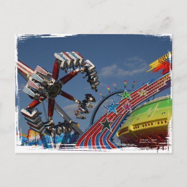 Carte Postale Marche à une foire de comté contre le ciel bleu (Devant)