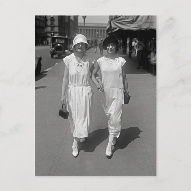 Carte Postale Marche main dans main, 1924 (Devant)